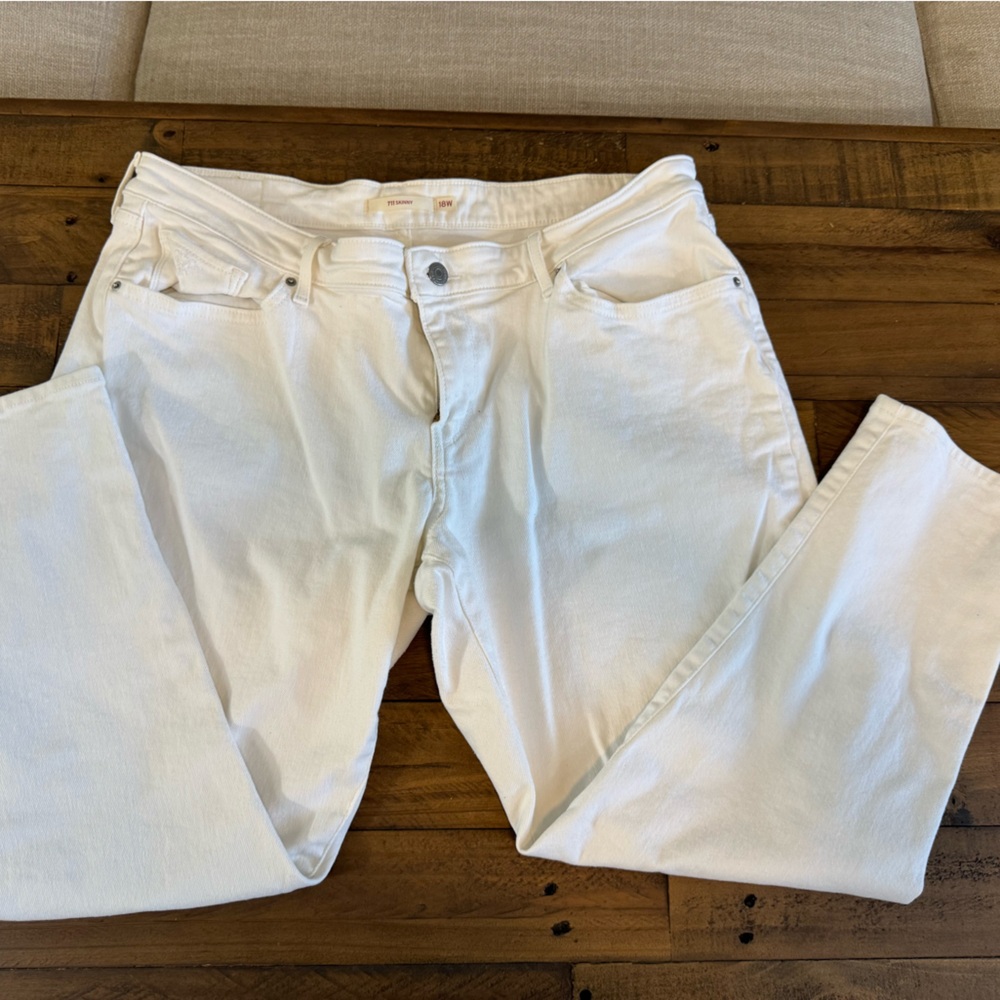 Levi's White ankle zipper 711 Skinny Jeans